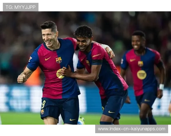 巴塞罗那连续短传推进，莱万劲射收获进球